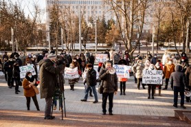 FOTO // Flash mob cu facturi la Președinție. Partidul „ȘOR” critică scumpirile fără precedent a gazelor
